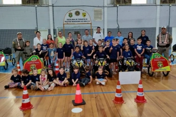 Escolinha de Trânsito promove aprendizado em Barra do Rio Azul