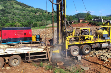 Barra do Rio Azul perfura poço artesiano reserva que servirá para o abastecimento da cidade