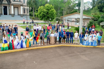 COMUNIDADE BARRAZULENSE CELEBROU A TRADIÇÃO GAÚCHA NO DESFILE FARROUPILHA