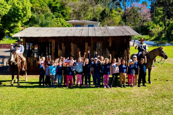 ALUNOS PARTICIPAM DOS FESTEJOS FARROUPILHAS EM BARRA DO RIO AZUL