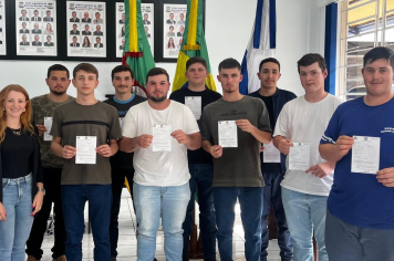 BARRA DO RIO AZUL REALIZOU A ENTREGA DO CERTIFICADO DE DISPENSA DE INCORPORAÇÃO 