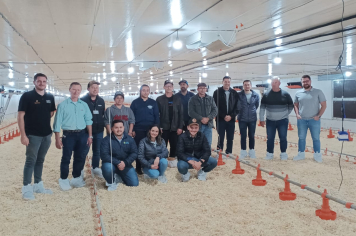 Barra do Rio Azul inaugura primeiro aviário com aquecimento a gás