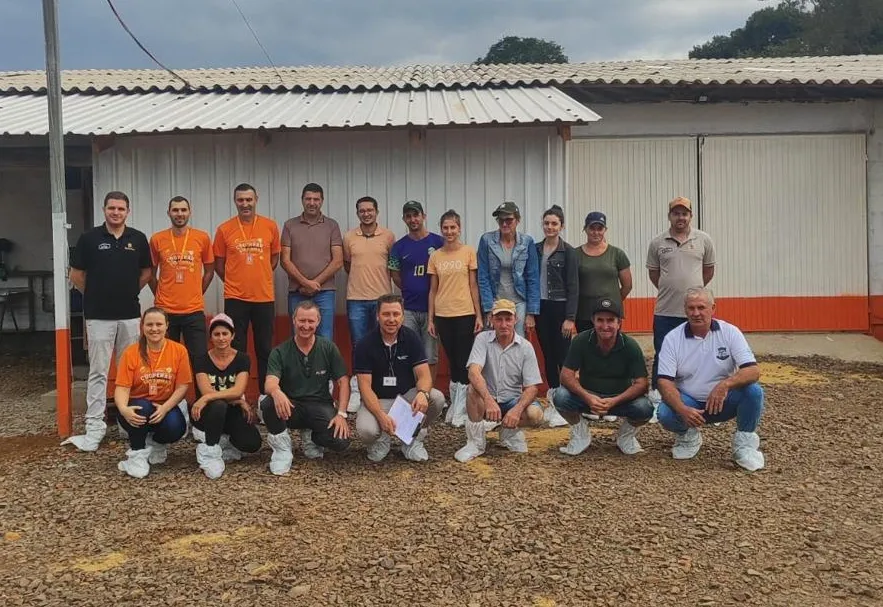 Entrega técnica de aviário da família Franco é realizada na comunidade Bela Vista