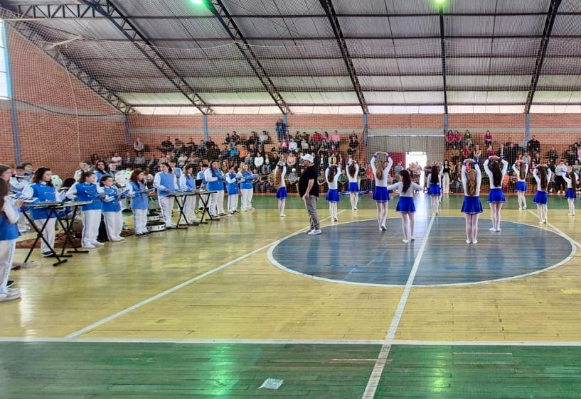 BANDA MUNICIPAL DE BARRA DO RIO AZUL ENCANTA EM APRESENTAÇÃO EM CRUZALTENSE