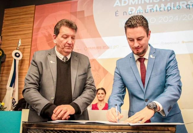 Prefeito de Barra do Rio Azul Marcelo Arruda assume a presidência da Famurs 