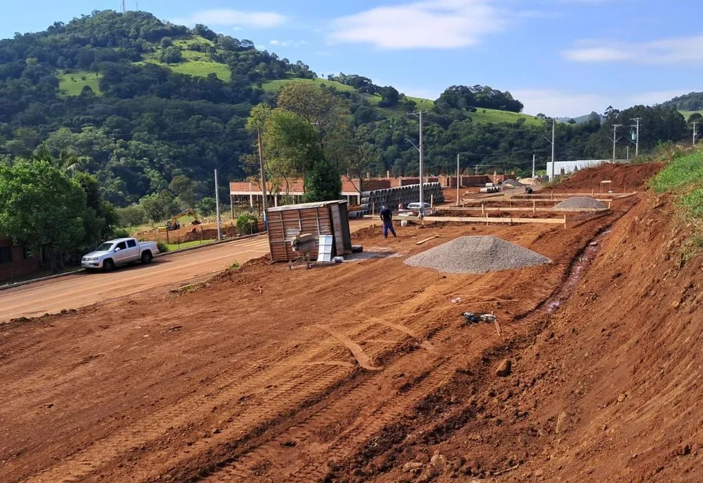 Barra do Rio Azul inicia construção de casas para famílias atingidas pelas enchentes
