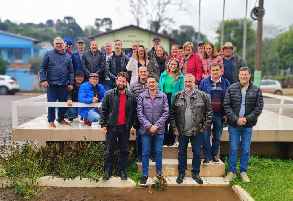 ADMINISTRAÇÃO MUNICIPAL RECEBE VISITA DO DEPUTADO PAULO PIMENTA 