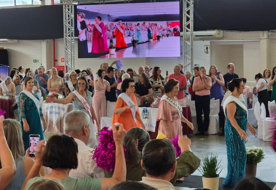 Barra do Rio Azul participa do Baile Regional da Melhor Idade em Getúlio Vargas