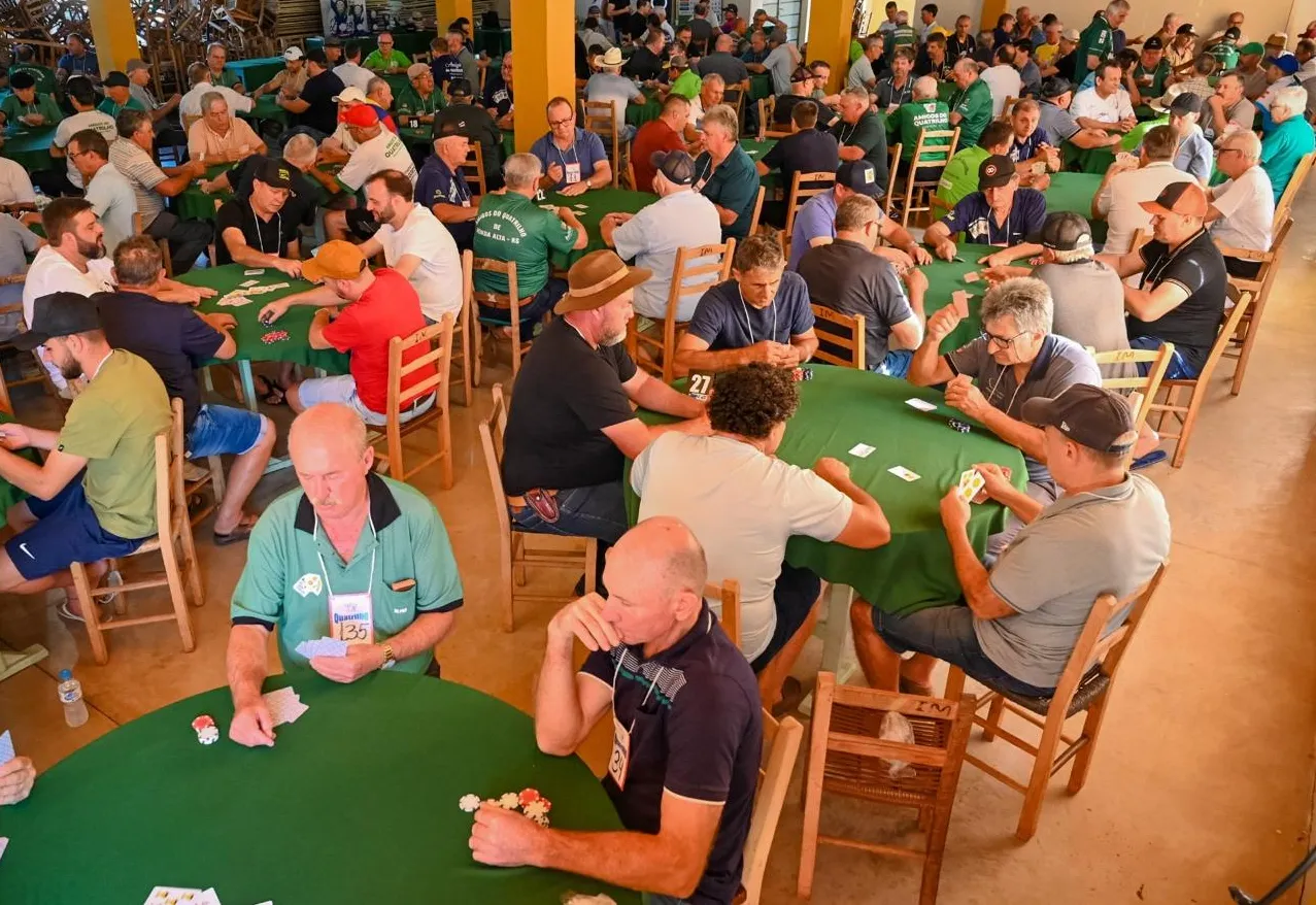 Barra do Rio Azul sedia campeonatos de quatrilho