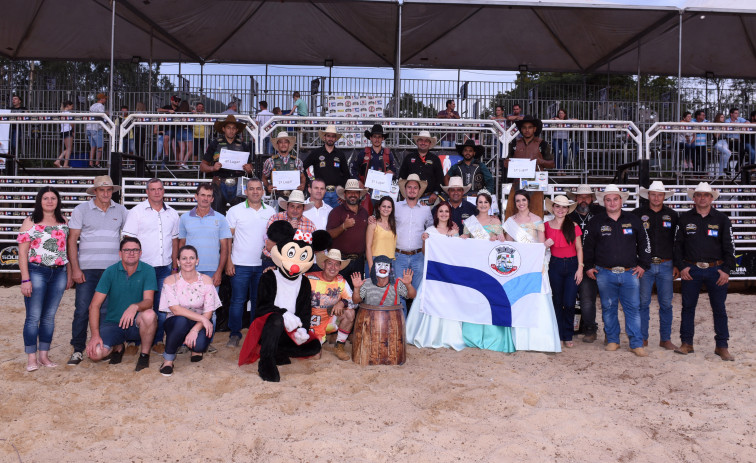 Município celebra 27 anos com rodeio country