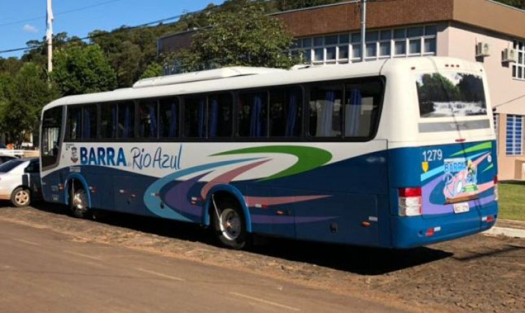 Prefeitura adquire ônibus para transporte universitário