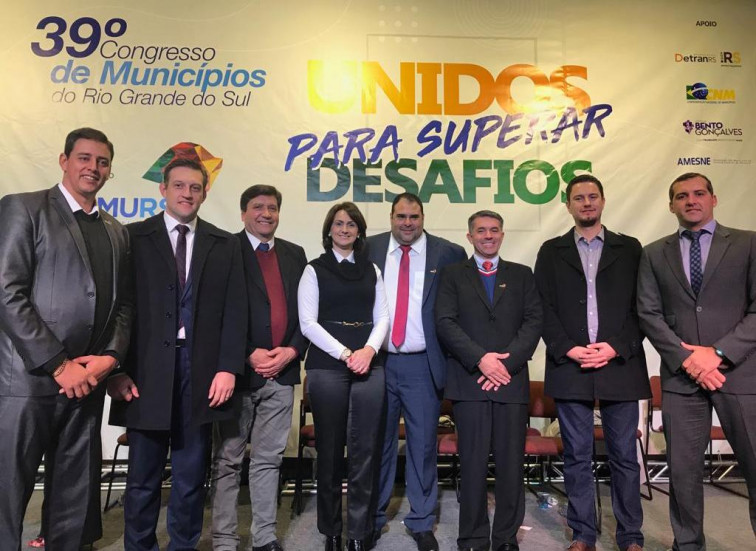 Prefeito Marcelo Arruda toma posse como vice-presidente da Famurs